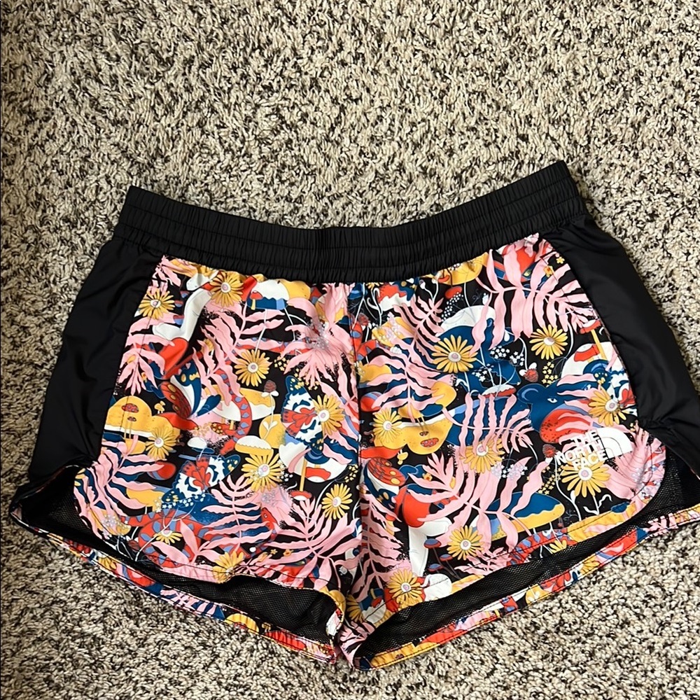 EUC North Face Hydrenaline 2000 floral short. Size Medium